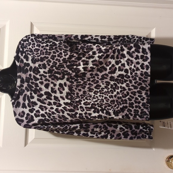 JM Collection Grey Cheetah Print Crewneck Sweater Top Long Sleeves - Picture 3 of 5